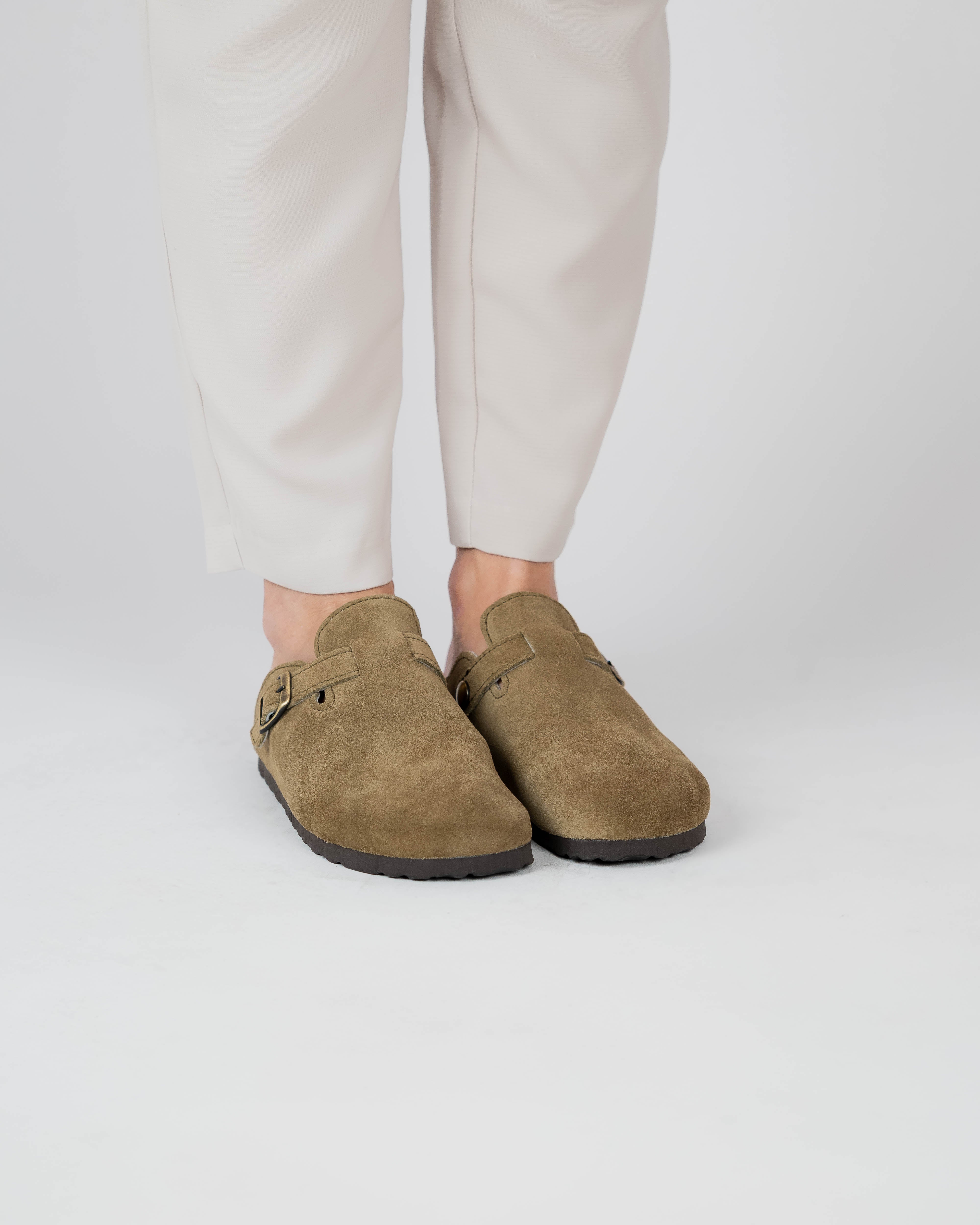 Mules anchos de ante verde caqui