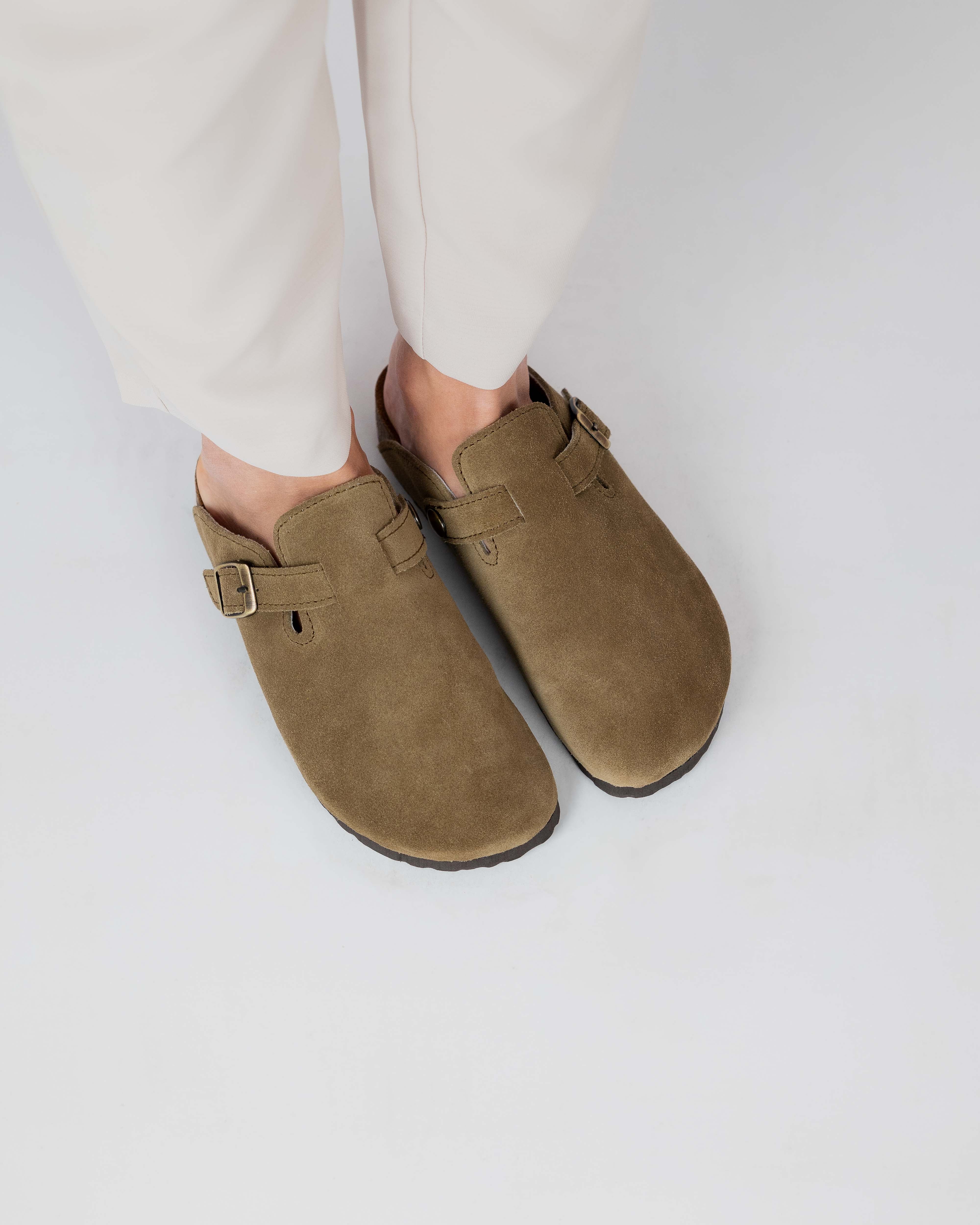Mules anchos de ante verde caqui