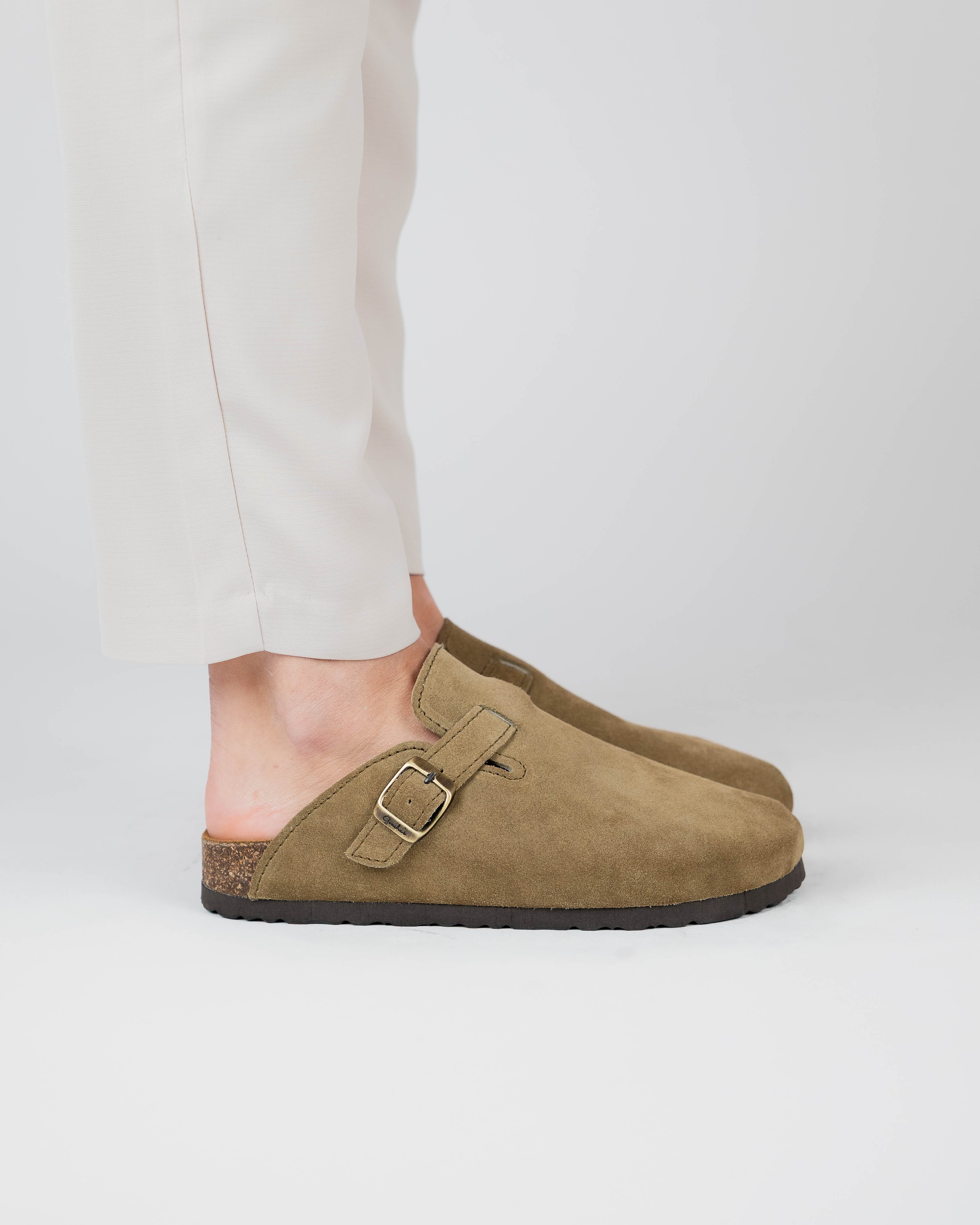 Mules anchos de ante verde caqui
