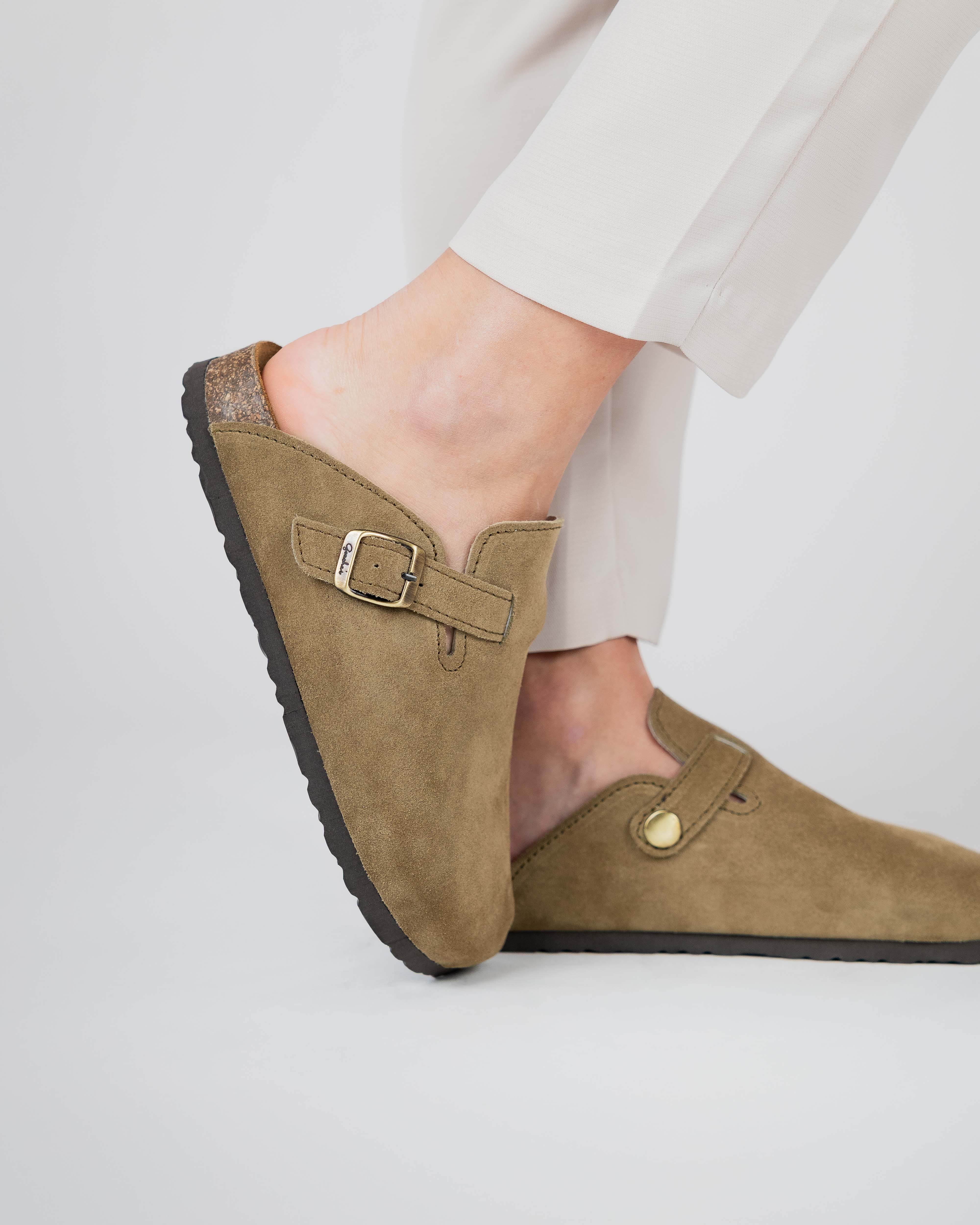 Mules anchos de ante verde caqui