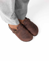 Mules anchos de piel marrón